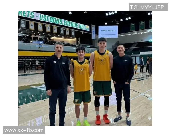 郭士强李昂美考察期间与杨瀚森共度火锅时光尽享欢乐歌声